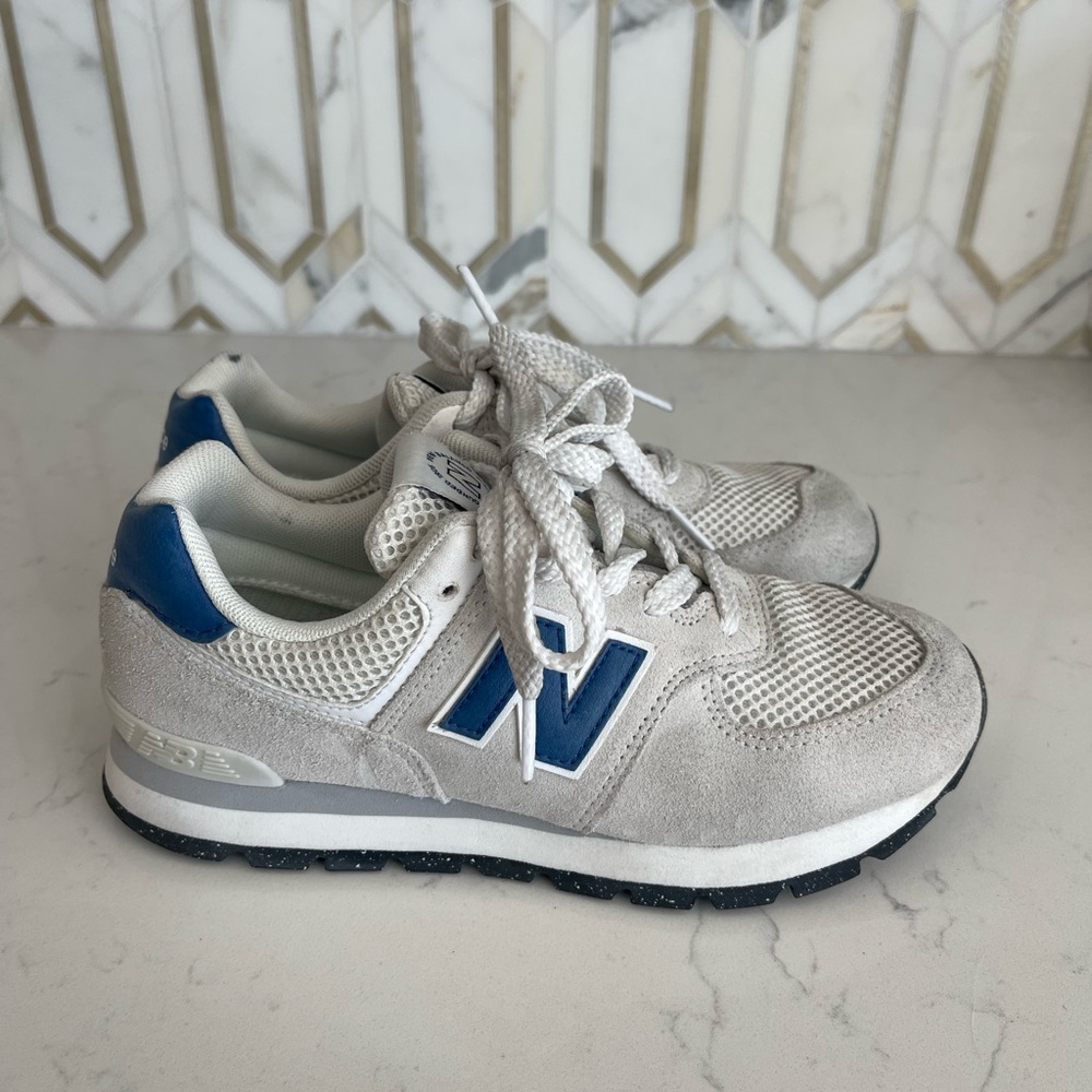 New Balance 574 Kids Boys 3 Ragged White Royal Blue  Suede Sneakers US - Picture 2 of 13